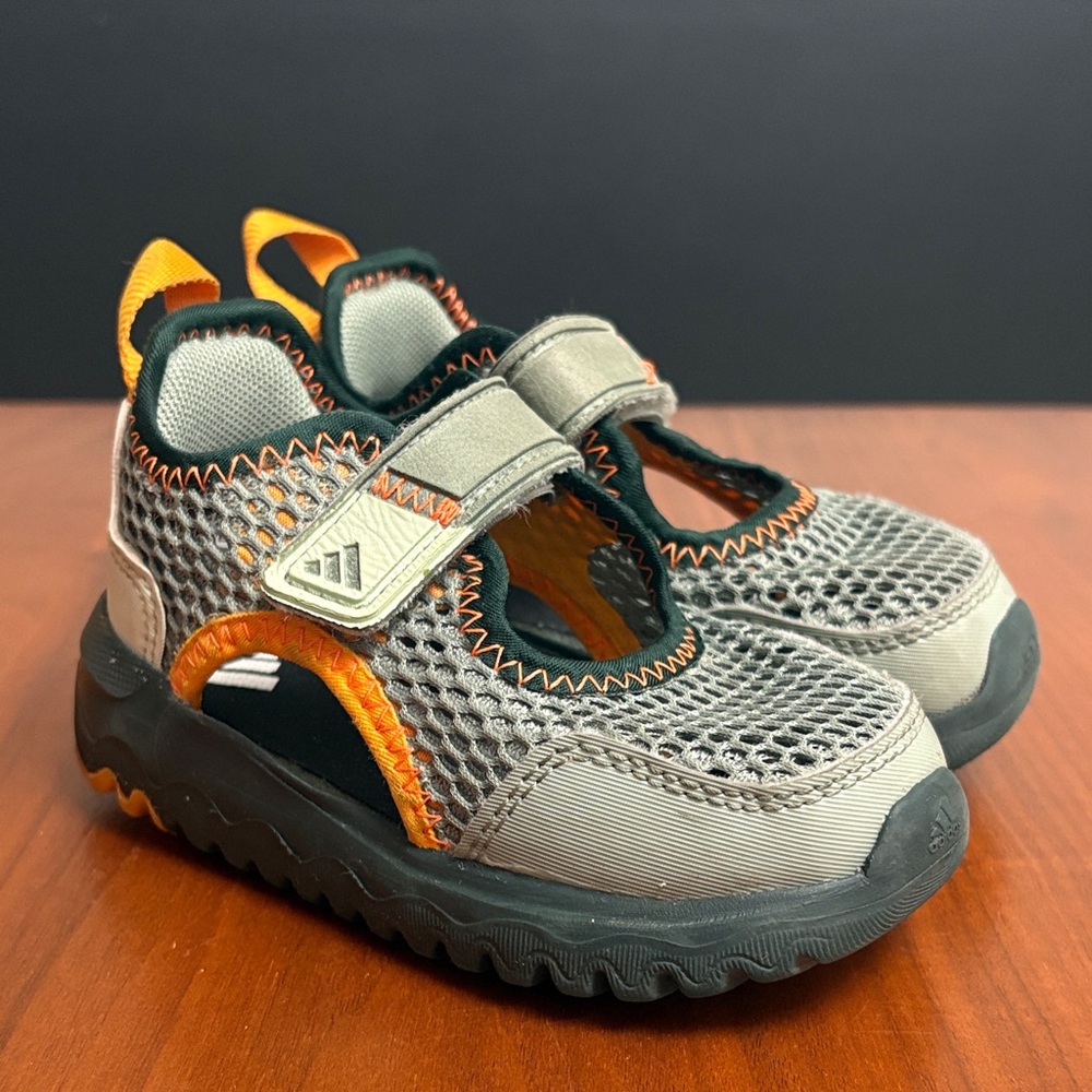 adidas Summerflex Kids Sportswear Shoes, size 7